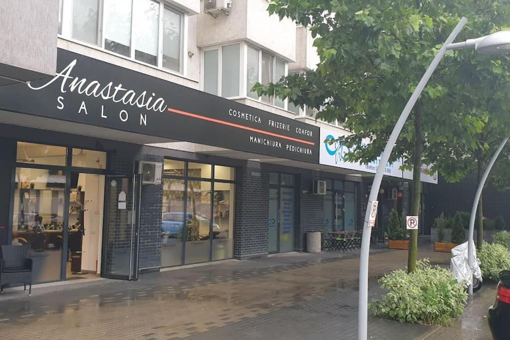 Studio Modern. Bukarest Exteriör bild